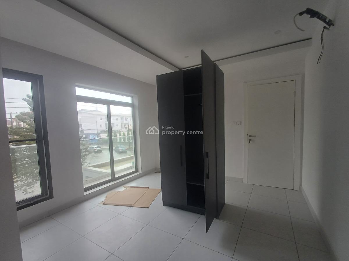 Luxury 3 Bedroom Flat with Bq and Swimming Pool, Off Admiralty Way, Lekki Phase 1, Lekki, Lagos, Flat / Apartment for Rent