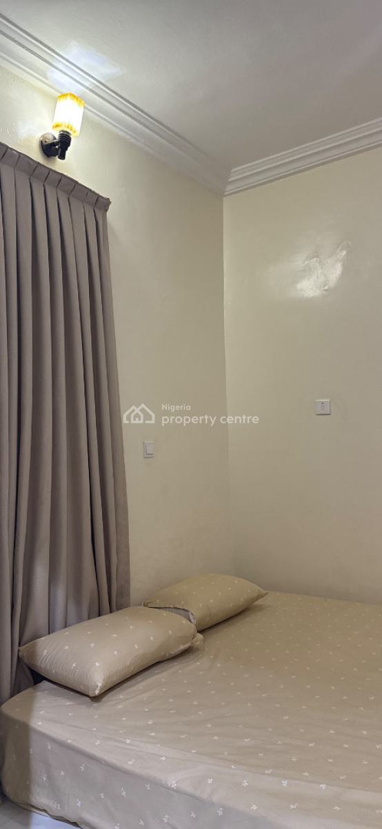 1 Bedroom in a Shared 2bedroom., Megabond Villa Estate. Ahmadu Bello Way, Off 3rd Avenue., Gwarinpa, Abuja, Flat / Apartment for Rent