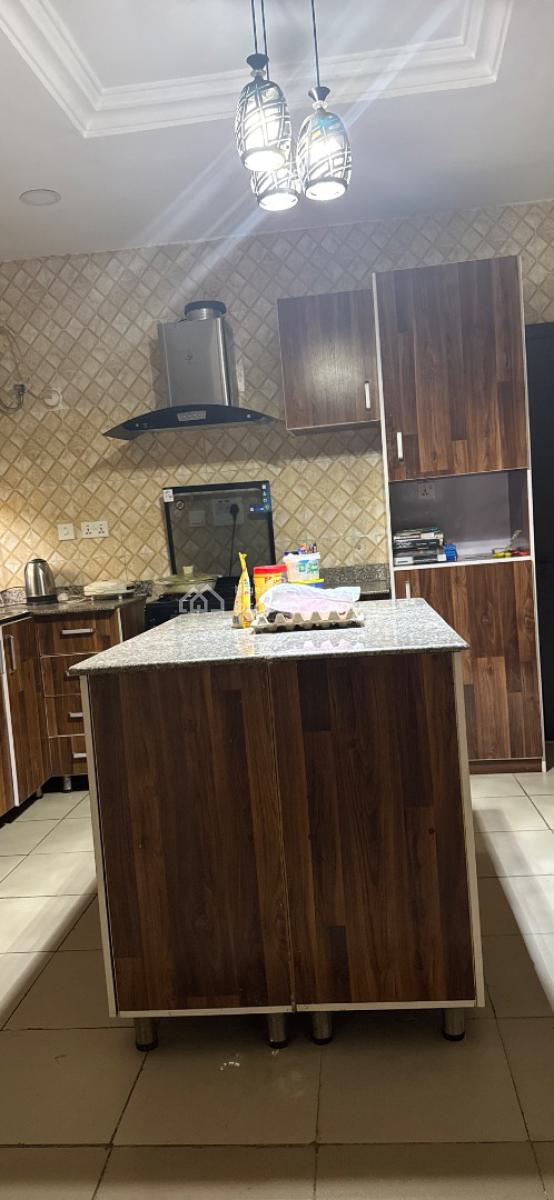 1 Bedroom in a Shared 2bedroom., Megabond Villa Estate. Ahmadu Bello Way, Off 3rd Avenue., Gwarinpa, Abuja, Flat / Apartment for Rent