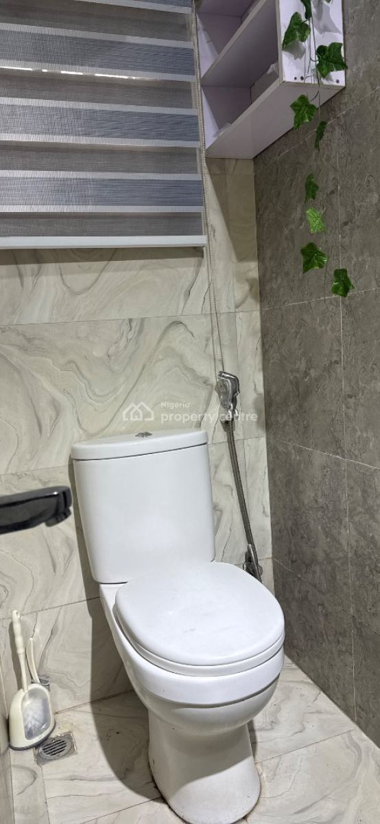 1 Bedroom in a Shared 2bedroom., Megabond Villa Estate. Ahmadu Bello Way, Off 3rd Avenue., Gwarinpa, Abuja, Flat / Apartment for Rent