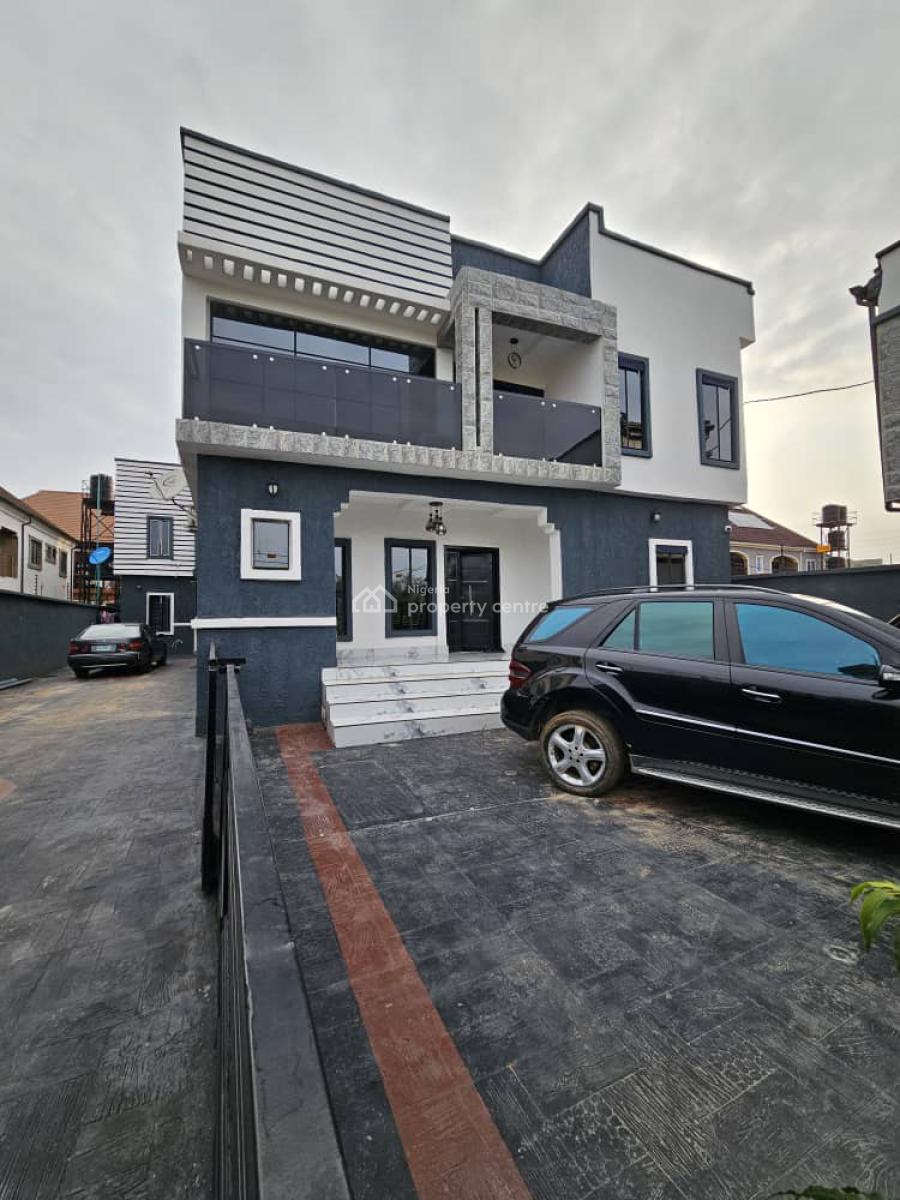 4 Bedroom Duplex with 4 Units Flats + 1miniflat, Bucknor, Isolo, Lagos, Detached Duplex for Sale