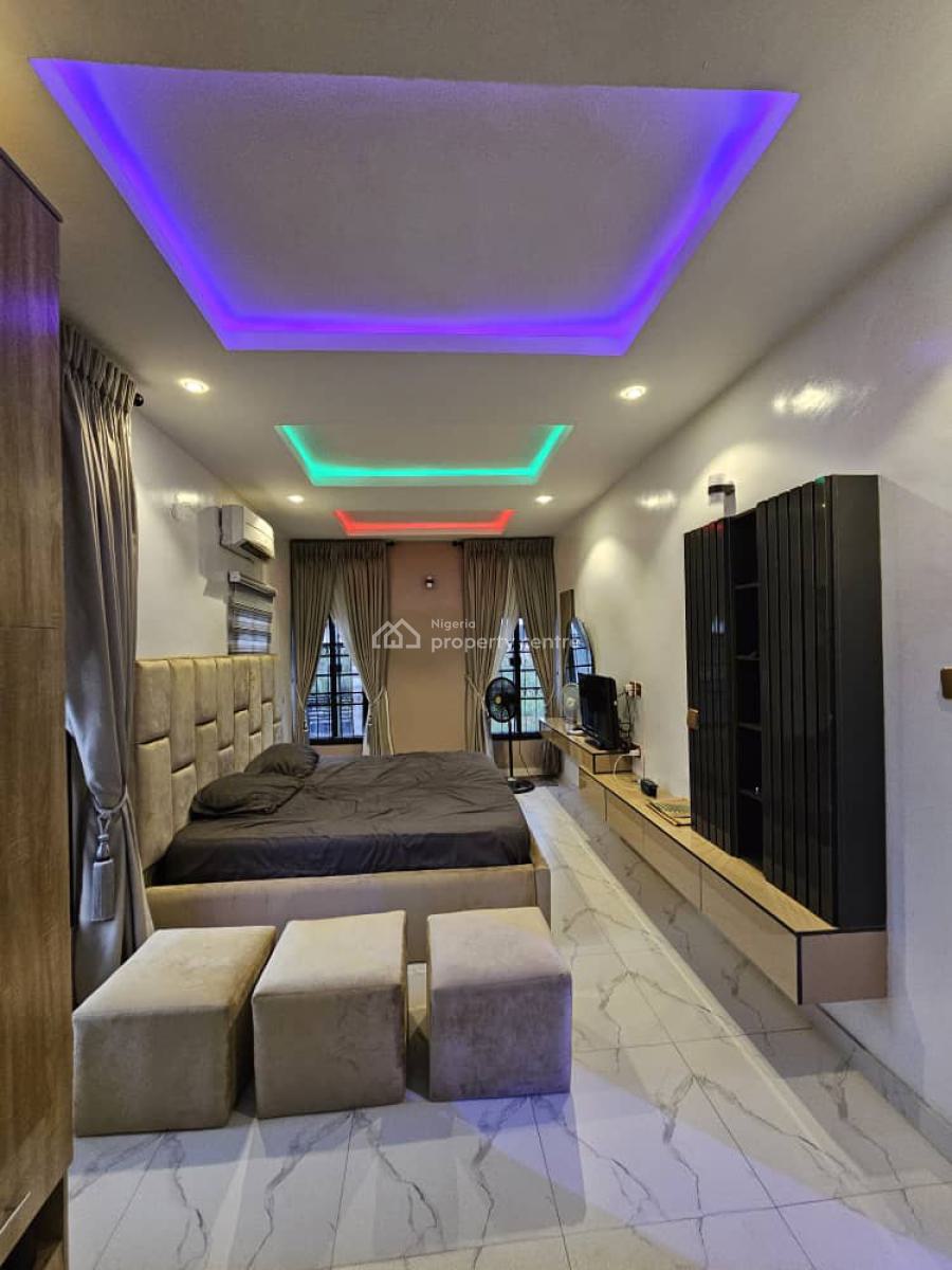 4 Bedroom Duplex with 4 Units Flats + 1miniflat, Bucknor, Isolo, Lagos, Detached Duplex for Sale