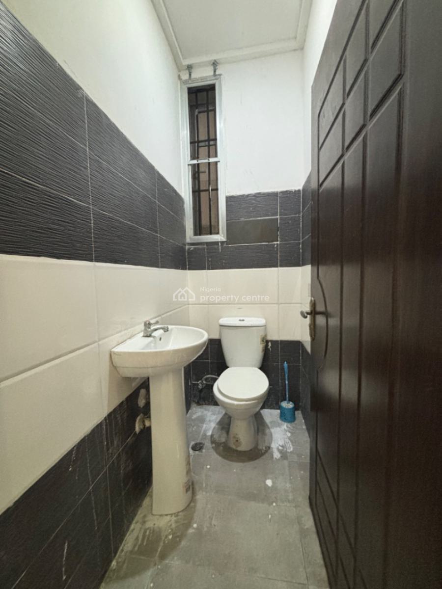 Spacious 3 Bedroom Apartment with Swimming Pool on The 1st Floor, Lekki Right Side, Lekki Phase 1, Lekki, Lagos, Flat / Apartment for Rent
