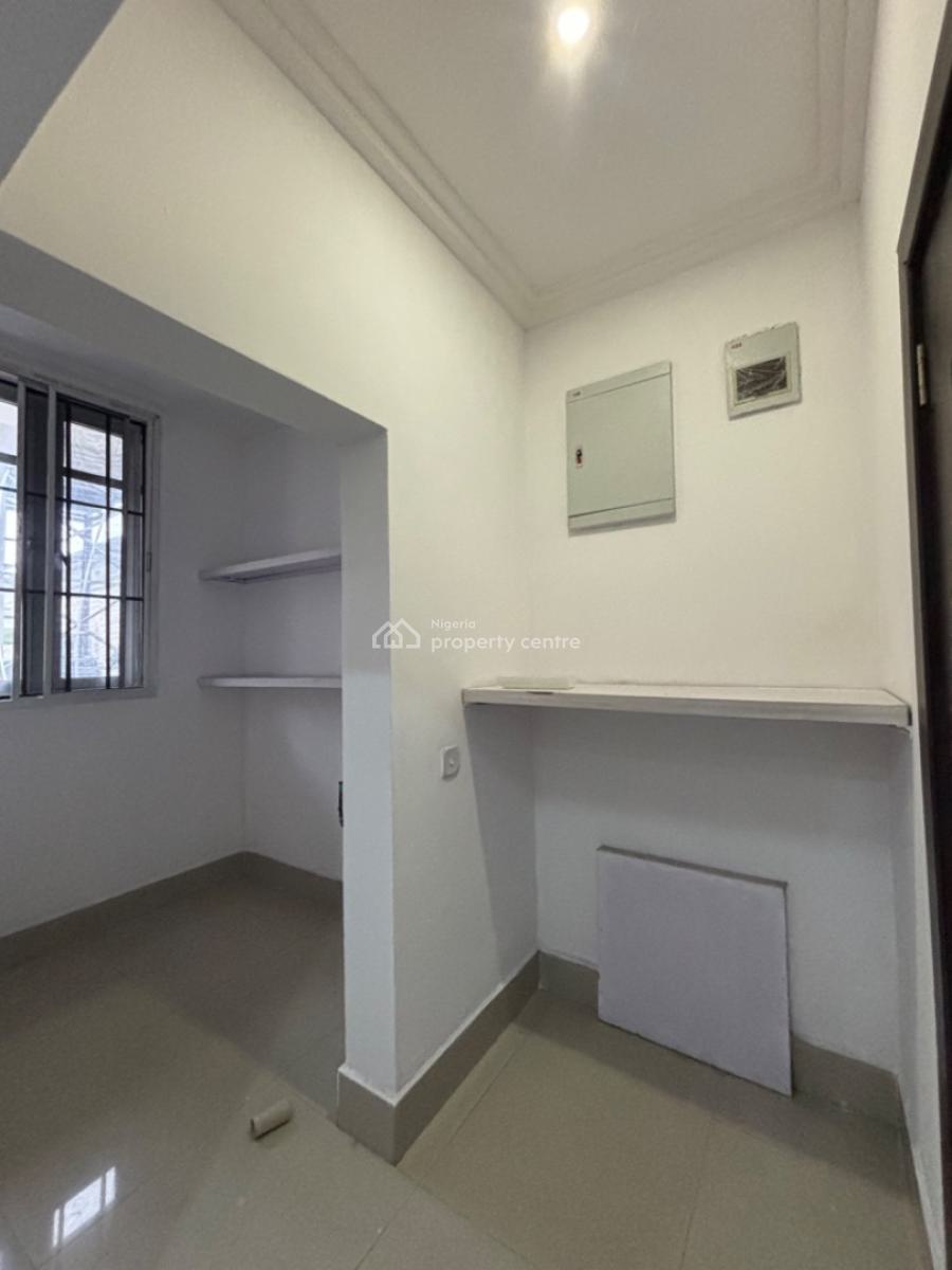 Spacious 3 Bedroom Apartment with Swimming Pool on The 1st Floor, Lekki Right Side, Lekki Phase 1, Lekki, Lagos, Flat / Apartment for Rent
