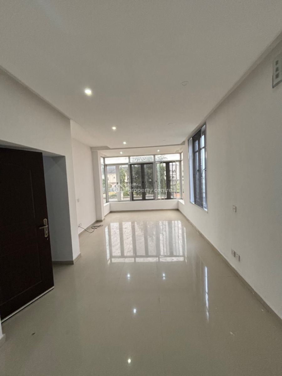 Spacious 3 Bedroom Apartment with Swimming Pool on The 1st Floor, Lekki Right Side, Lekki Phase 1, Lekki, Lagos, Flat / Apartment for Rent