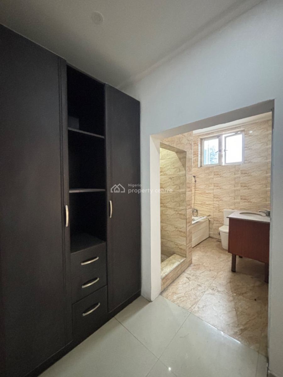 Spacious 3 Bedroom Apartment with Swimming Pool on The 1st Floor, Lekki Right Side, Lekki Phase 1, Lekki, Lagos, Flat / Apartment for Rent
