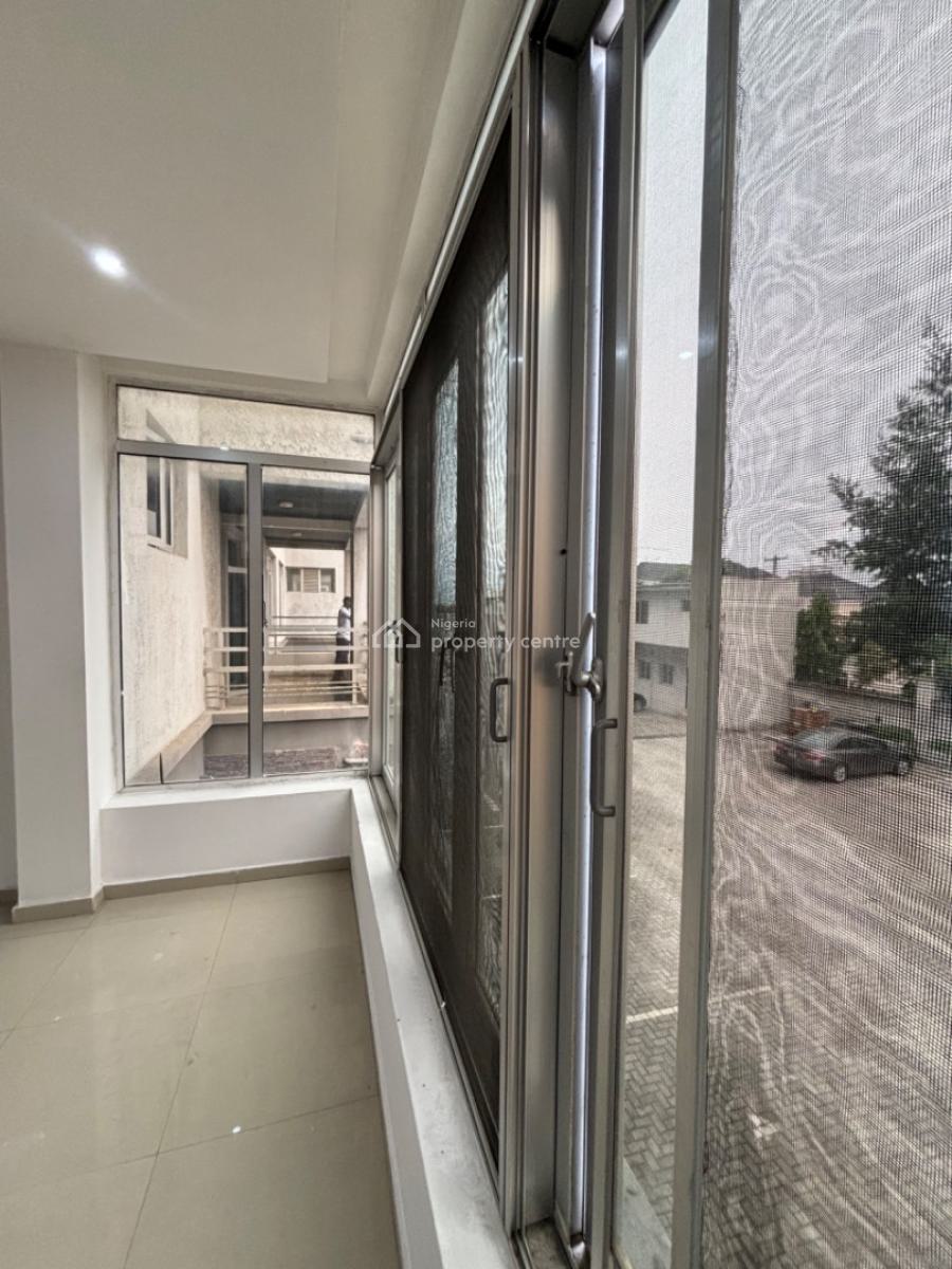 Spacious 3 Bedroom Apartment with Swimming Pool on The 1st Floor, Lekki Right Side, Lekki Phase 1, Lekki, Lagos, Flat / Apartment for Rent