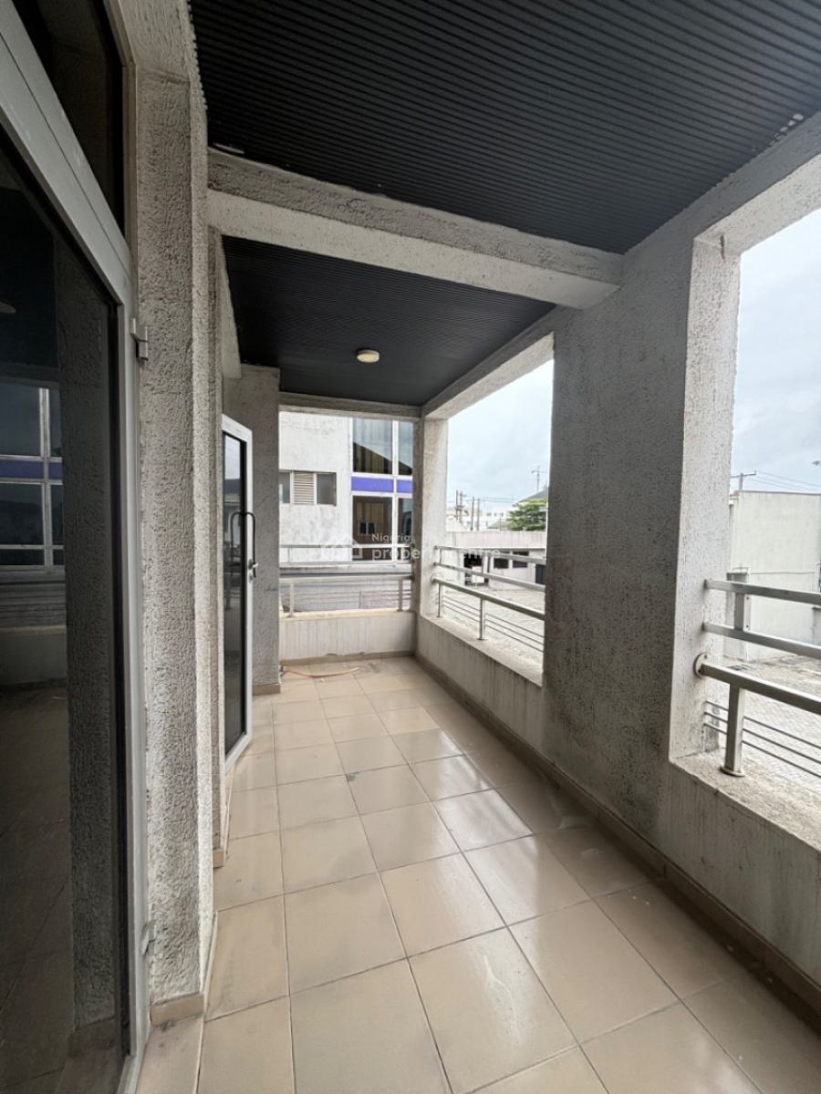 Spacious 3 Bedroom Apartment with Swimming Pool on The 1st Floor, Lekki Right Side, Lekki Phase 1, Lekki, Lagos, Flat / Apartment for Rent