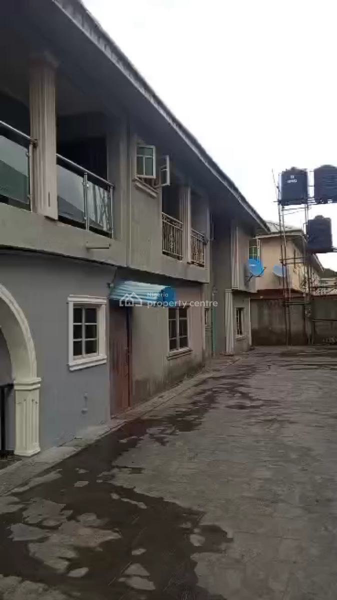 Distress 6 Numbers of Flats, Idimu- Ejigbo Road, Ejigbo, Lagos, Block of Flats for Sale