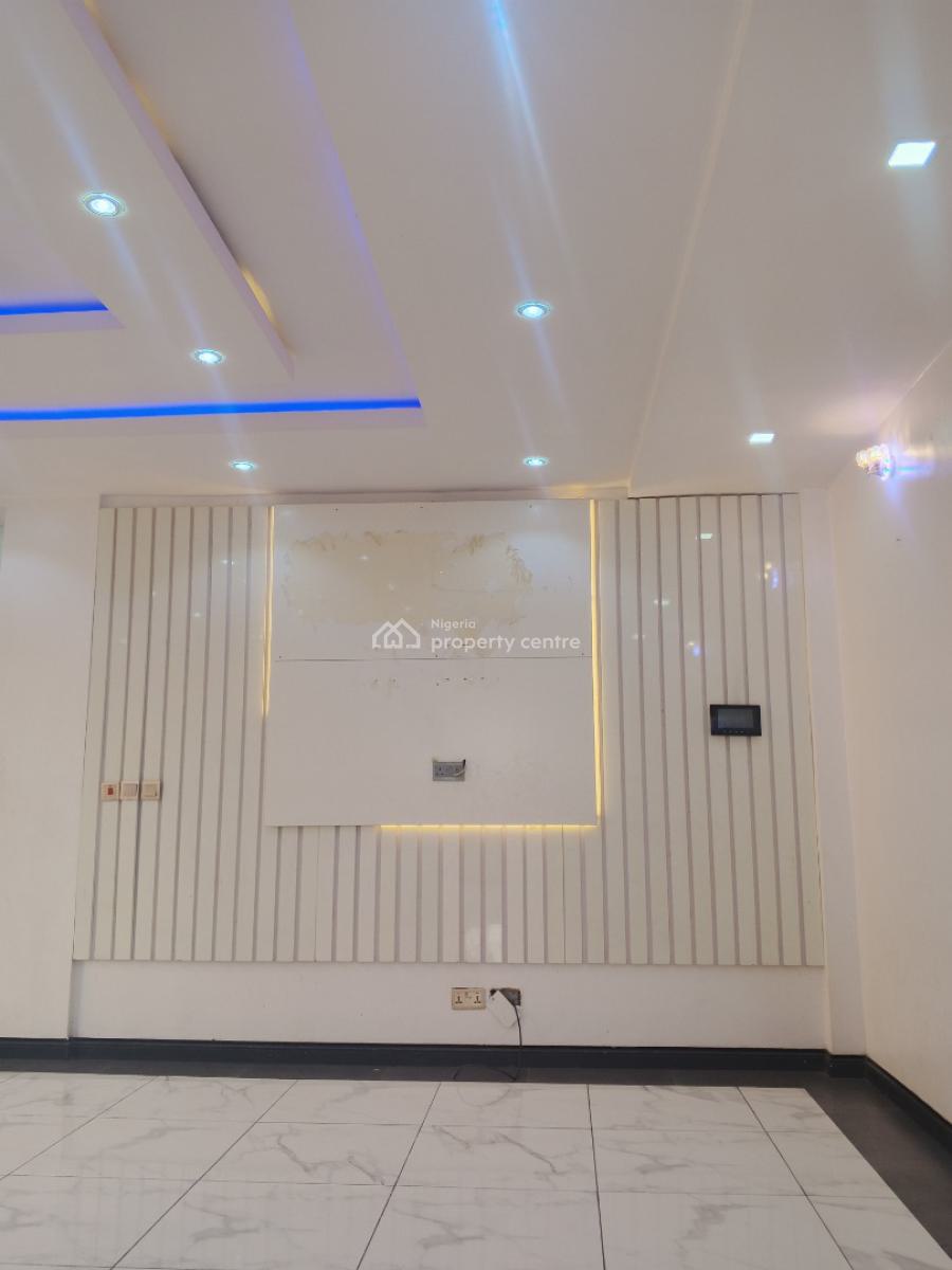Luxury 3 Bedrooms with a Bq Available in a Good Area, Alagomeji, Yaba, Lagos, Flat / Apartment for Sale