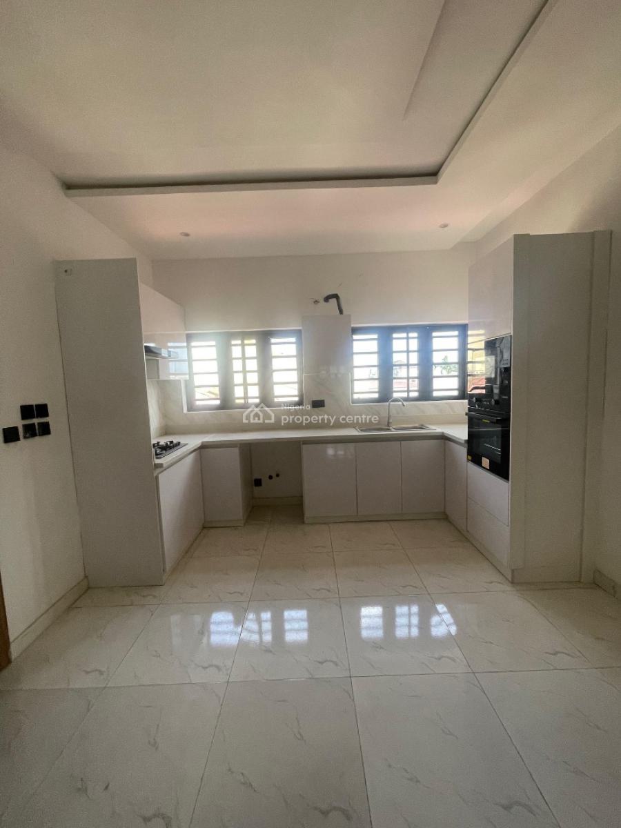 Well Built 2 Bedroom Apartment with Rooftop Lounge, Lekki Phase 1, Lekki, Lagos, Flat / Apartment for Sale