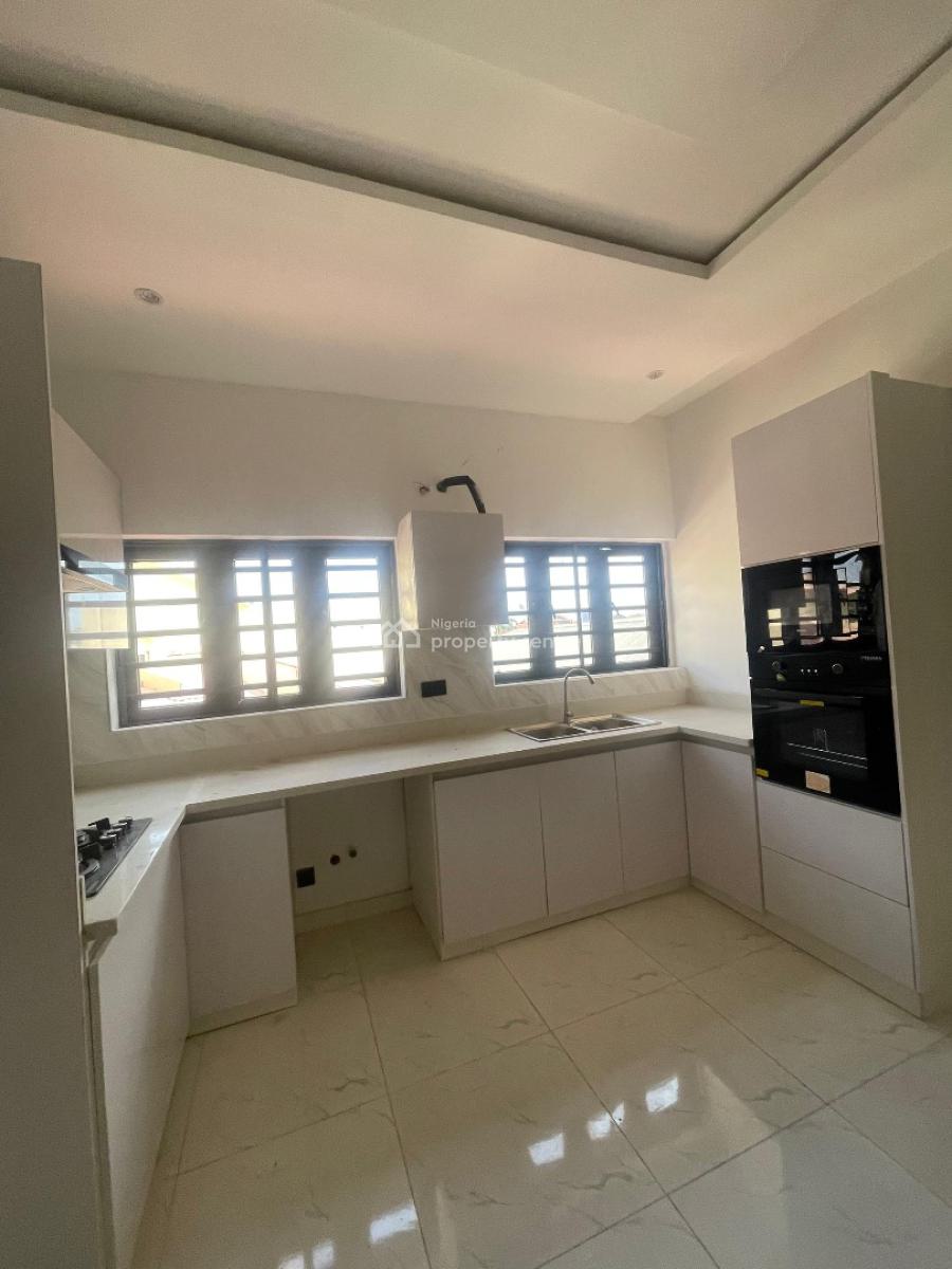 Well Built 2 Bedroom Apartment with Rooftop Lounge, Lekki Phase 1, Lekki, Lagos, Flat / Apartment for Sale