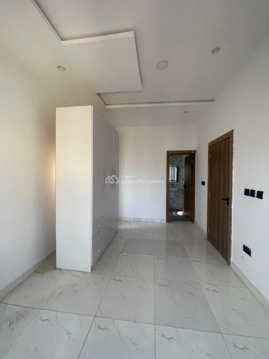 Well Built 2 Bedroom Apartment with Rooftop Lounge, Lekki Phase 1, Lekki, Lagos, Flat / Apartment for Sale