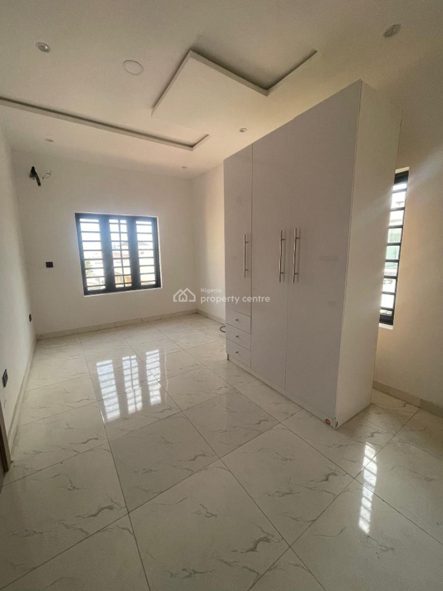 Well Built 2 Bedroom Apartment with Rooftop Lounge, Lekki Phase 1, Lekki, Lagos, Flat / Apartment for Sale