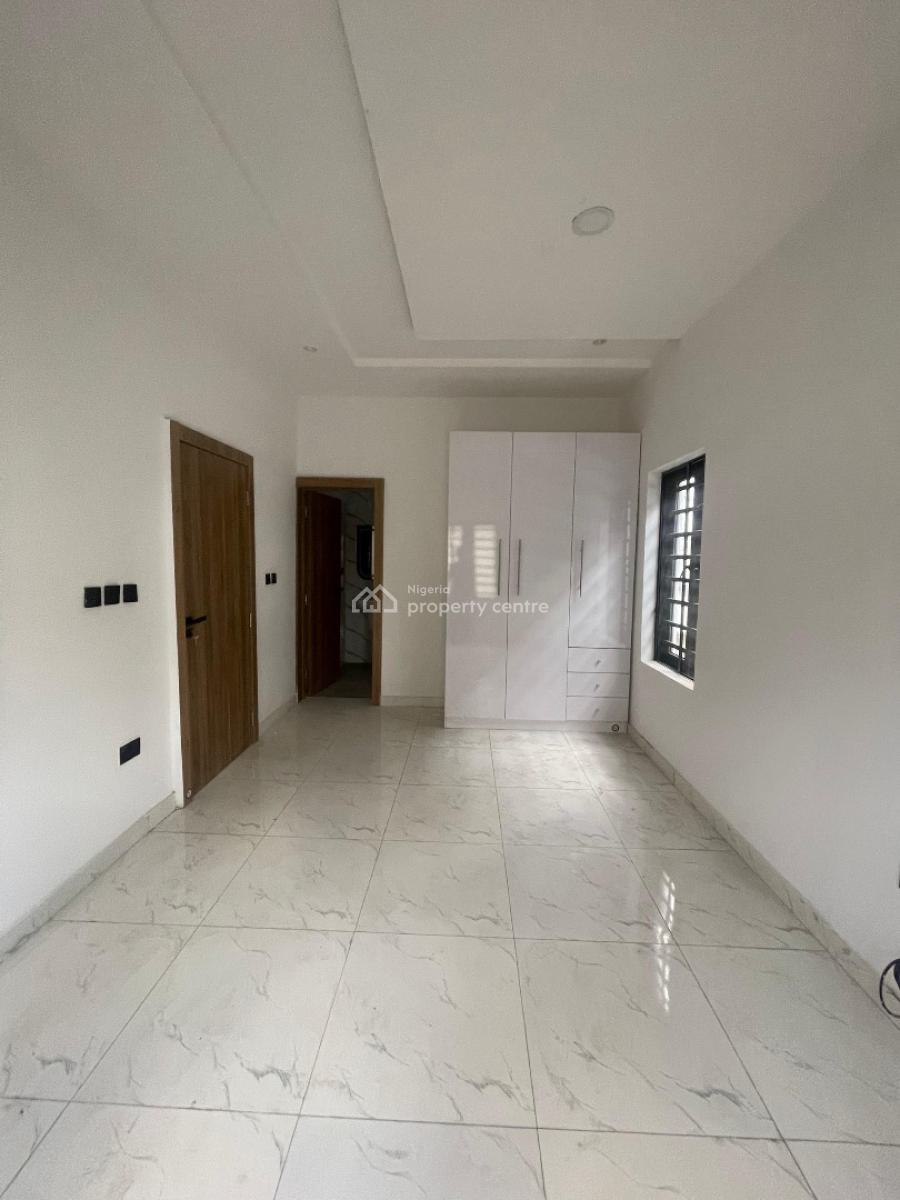 Well Built 2 Bedroom Apartment with Rooftop Lounge, Lekki Phase 1, Lekki, Lagos, Flat / Apartment for Sale