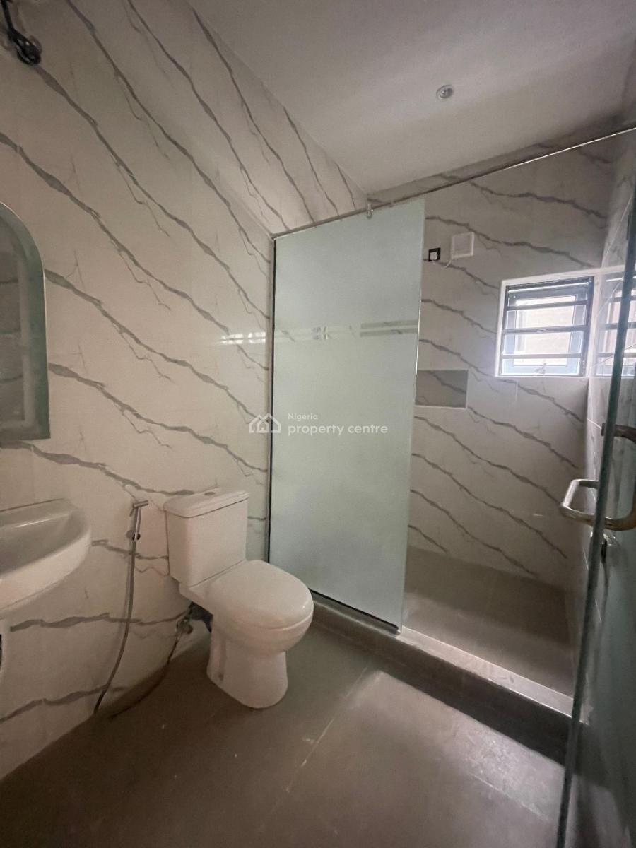 Well Built 2 Bedroom Apartment with Rooftop Lounge, Lekki Phase 1, Lekki, Lagos, Flat / Apartment for Sale