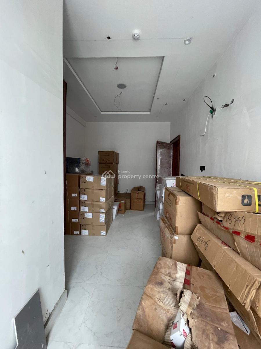 Beautifully Built 2 Bedroom Apartment with Elevator, Lekki Phase 1, Lekki, Lagos, Flat / Apartment for Sale