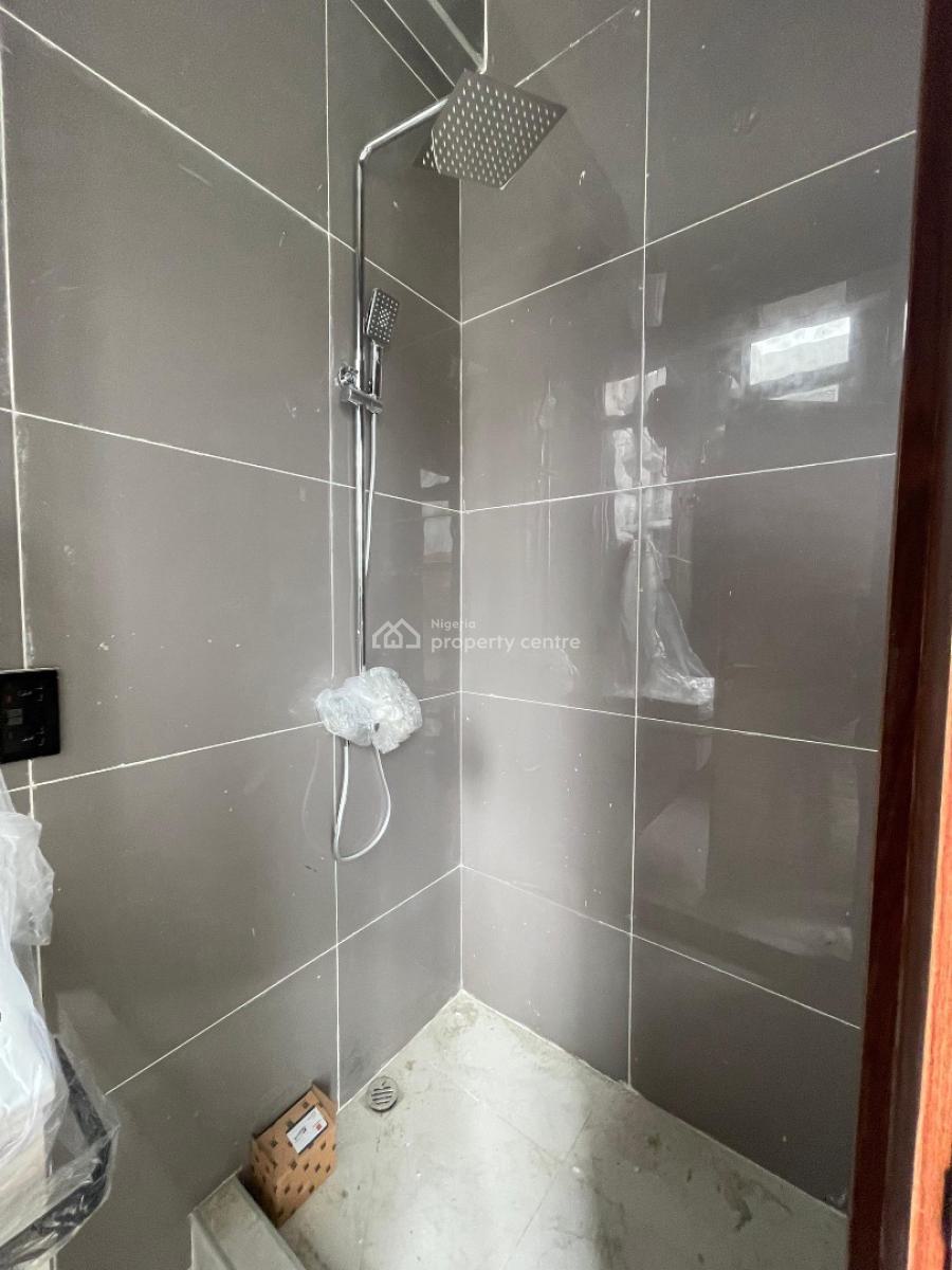 Beautifully Built 2 Bedroom Apartment with Elevator, Lekki Phase 1, Lekki, Lagos, Flat / Apartment for Sale