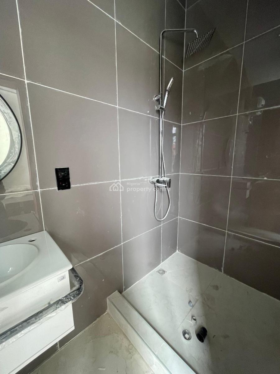 Beautifully Built 2 Bedroom Apartment with Elevator, Lekki Phase 1, Lekki, Lagos, Flat / Apartment for Sale