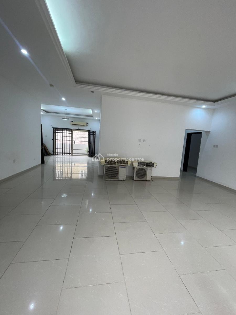 Modestly Built 3 Bedroom Apartment with Bq, Gym & Pool, Lekki Phase 1, Lekki, Lagos, Flat / Apartment for Rent