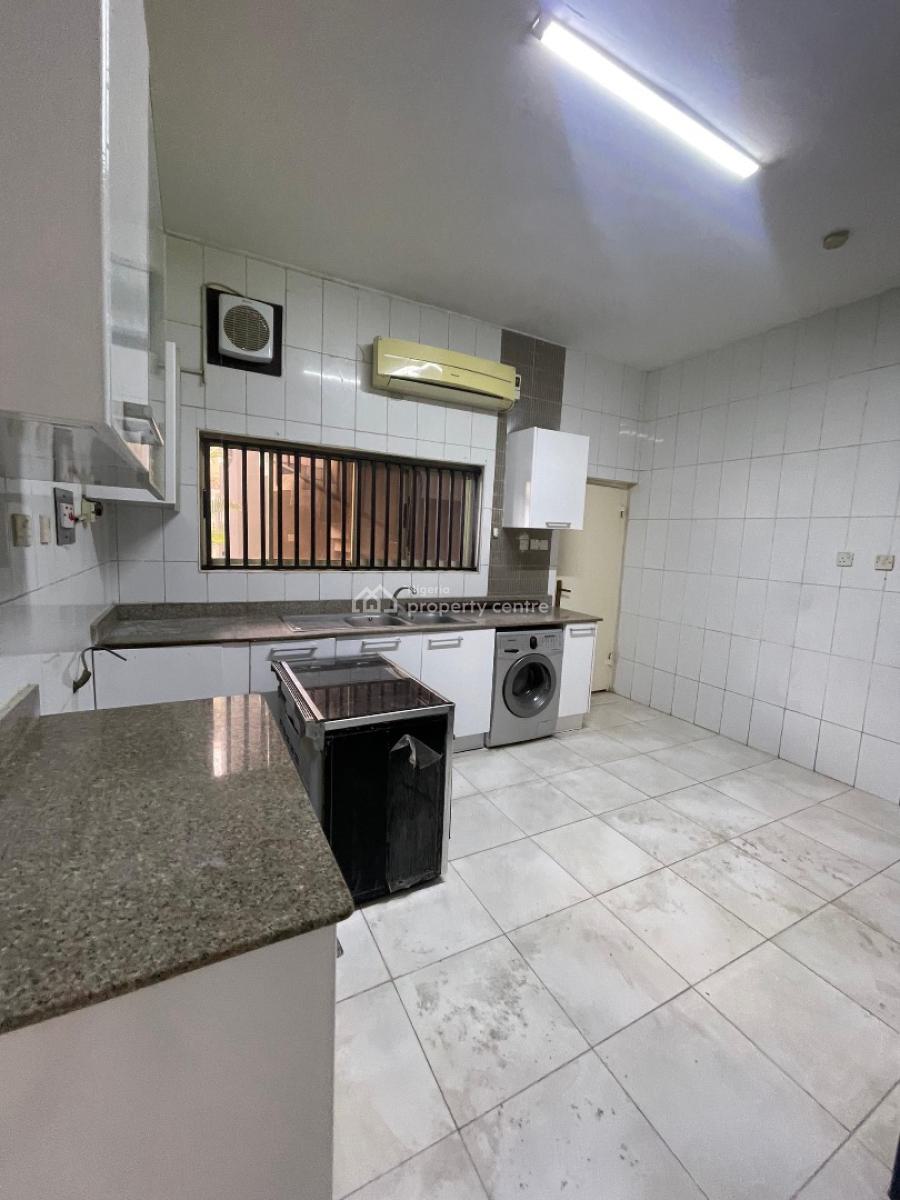 Modestly Built 3 Bedroom Apartment with Bq, Gym & Pool, Lekki Phase 1, Lekki, Lagos, Flat / Apartment for Rent