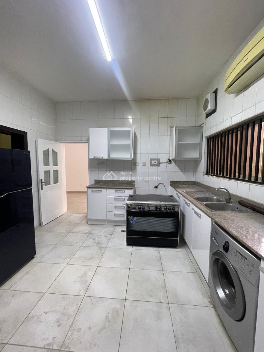 Modestly Built 3 Bedroom Apartment with Bq, Gym & Pool, Lekki Phase 1, Lekki, Lagos, Flat / Apartment for Rent