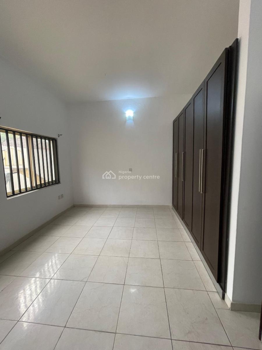 Modestly Built 3 Bedroom Apartment with Bq, Gym & Pool, Lekki Phase 1, Lekki, Lagos, Flat / Apartment for Rent