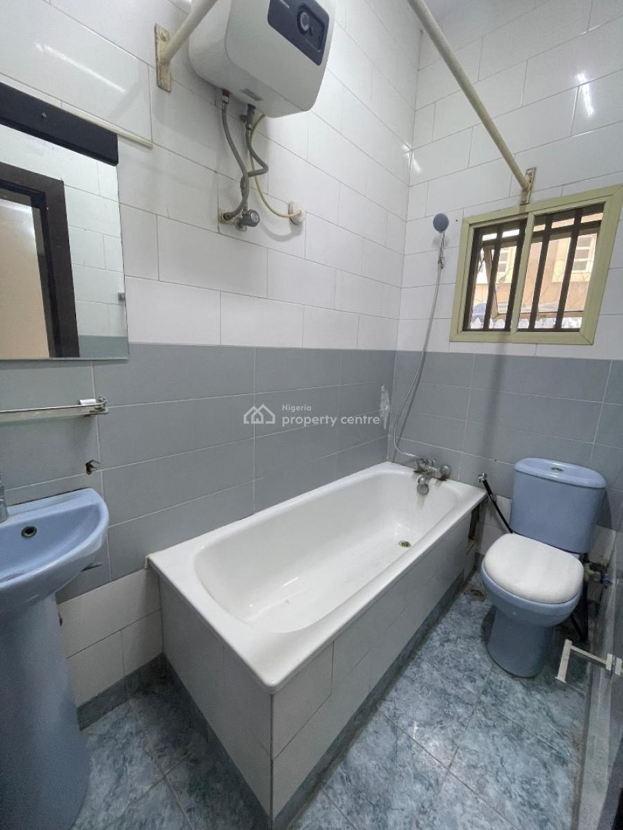 Modestly Built 3 Bedroom Apartment with Bq, Gym & Pool, Lekki Phase 1, Lekki, Lagos, Flat / Apartment for Rent