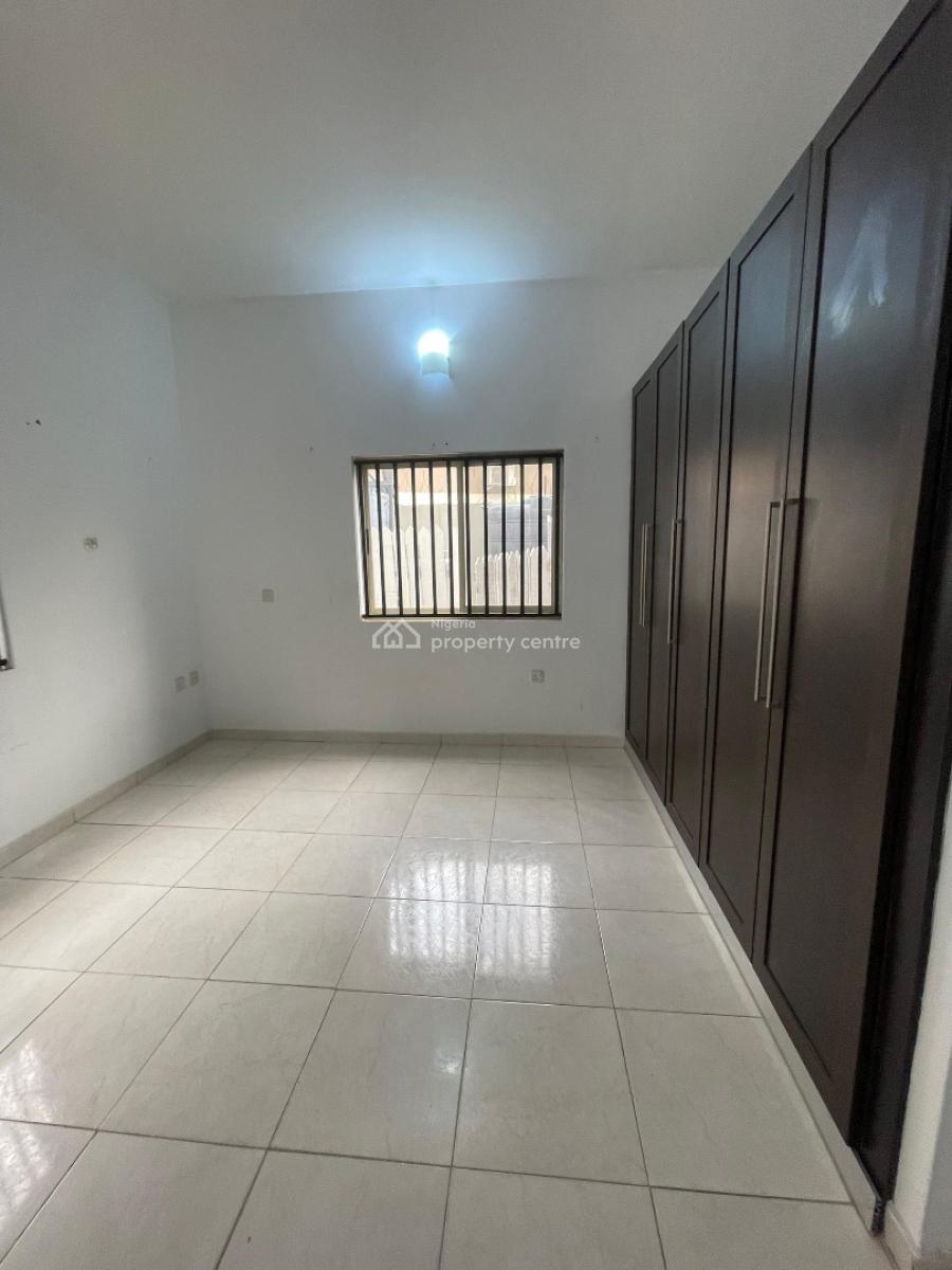 Modestly Built 3 Bedroom Apartment with Bq, Gym & Pool, Lekki Phase 1, Lekki, Lagos, Flat / Apartment for Rent