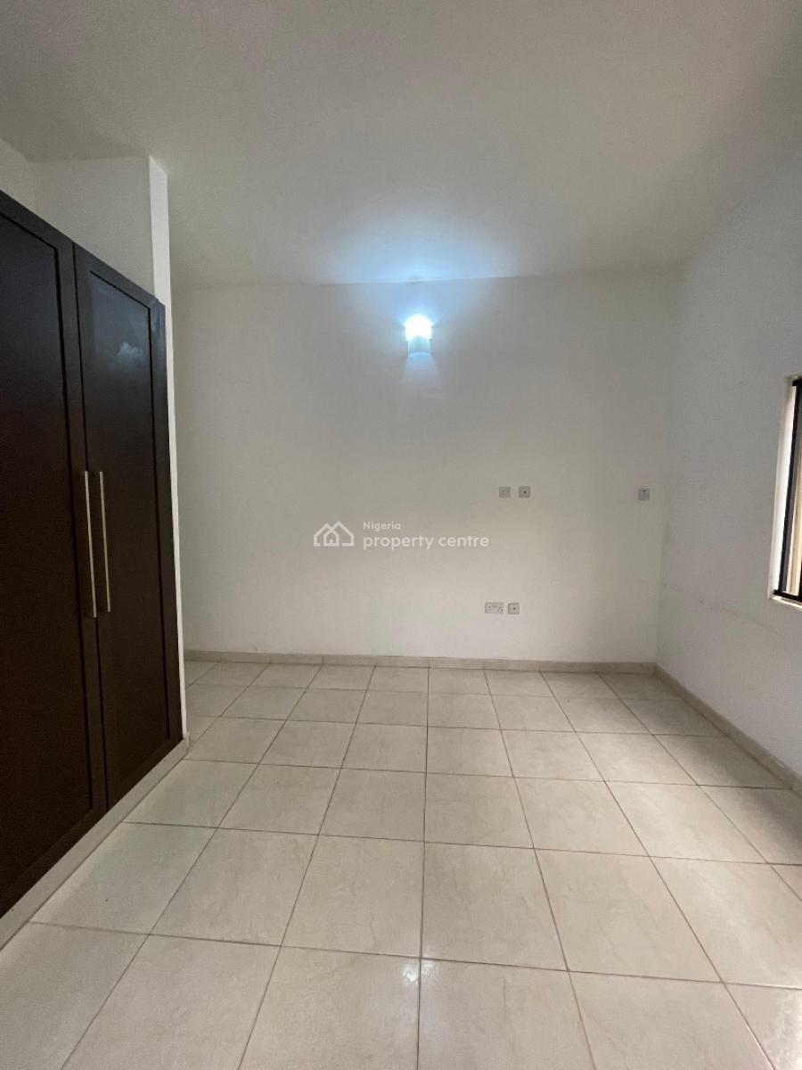 Modestly Built 3 Bedroom Apartment with Bq, Gym & Pool, Lekki Phase 1, Lekki, Lagos, Flat / Apartment for Rent