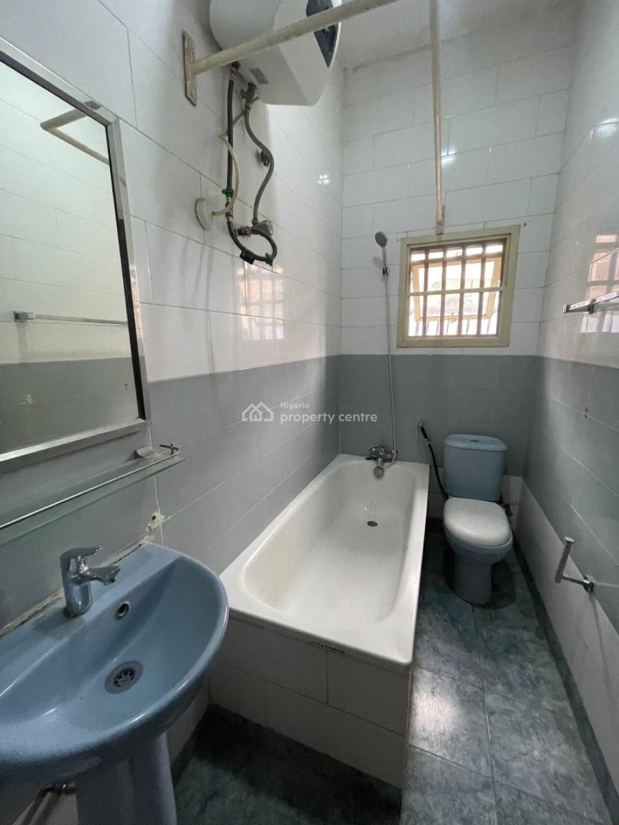 Modestly Built 3 Bedroom Apartment with Bq, Gym & Pool, Lekki Phase 1, Lekki, Lagos, Flat / Apartment for Rent