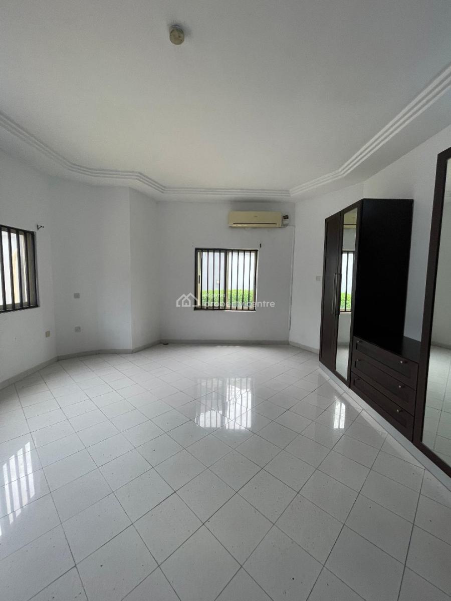 Modestly Built 3 Bedroom Apartment with Bq, Gym & Pool, Lekki Phase 1, Lekki, Lagos, Flat / Apartment for Rent