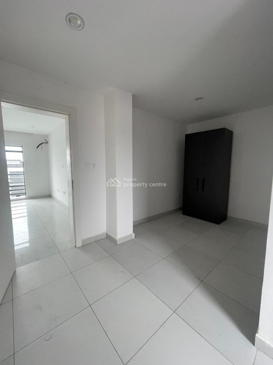 Newly Built 3 Bedroom Apartment with Elevator & Swimming Pool, Lekki Phase 1, Lekki, Lagos, Flat / Apartment for Rent