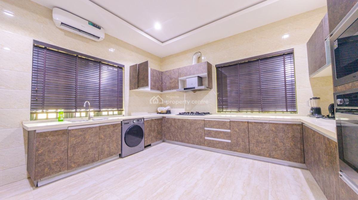3 Bedroom Apartment, Lekki Phase 1, Lekki, Lagos, Flat / Apartment Short Let