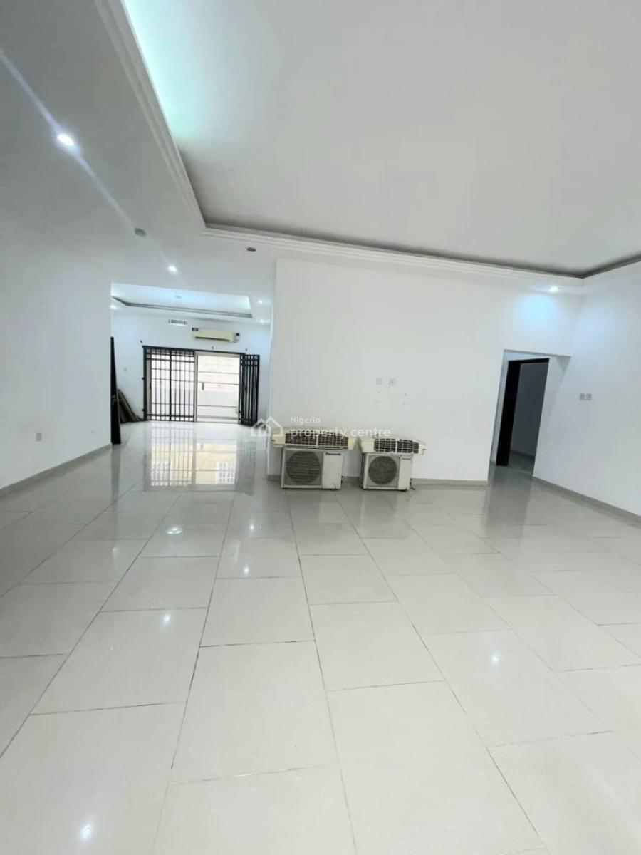 Modestly Built 3 Bedroom Apartment with Bq, Lekki Phase 1, Lekki, Lagos, Flat / Apartment for Rent