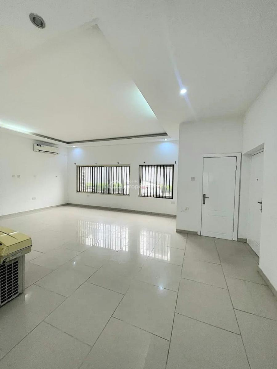 Modestly Built 3 Bedroom Apartment with Bq, Lekki Phase 1, Lekki, Lagos, Flat / Apartment for Rent