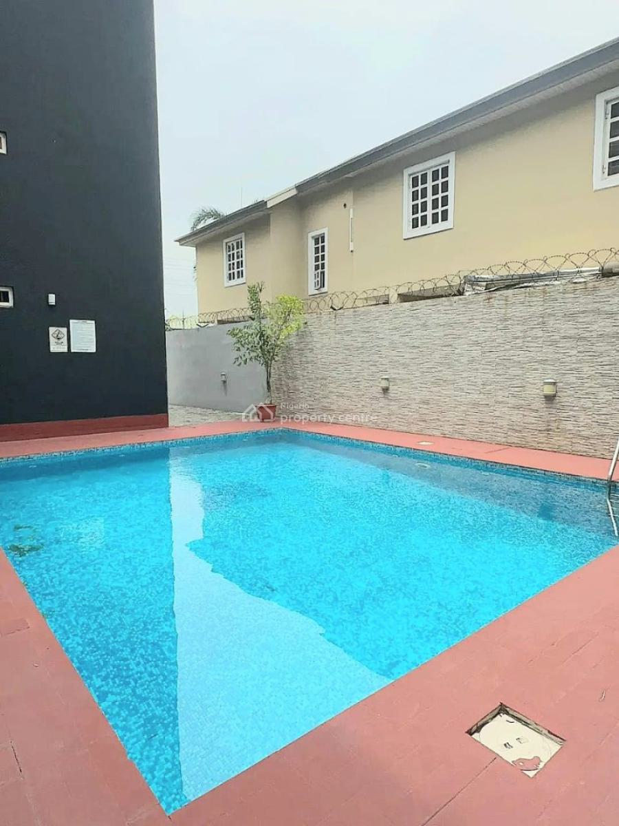 Modestly Built 3 Bedroom Apartment with Bq, Lekki Phase 1, Lekki, Lagos, Flat / Apartment for Rent