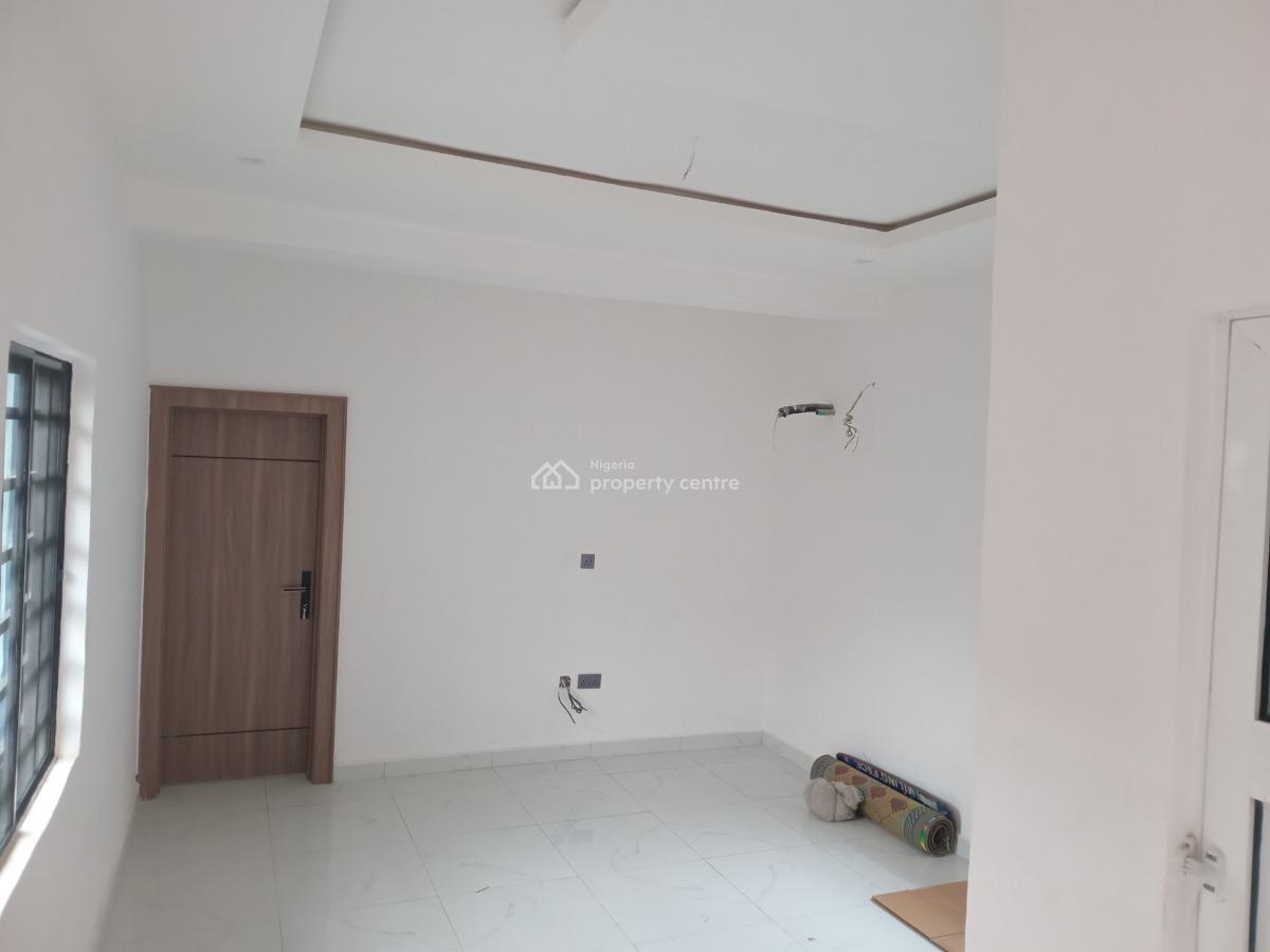 Texas 2 Bedroom Flat, By Third Mainland Bridge, Adekunle, Yaba, Lagos, Flat / Apartment for Rent