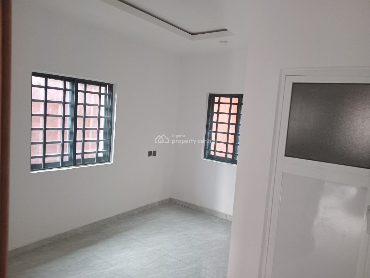 Texas 2 Bedroom Flat, By Third Mainland Bridge, Adekunle, Yaba, Lagos, Flat / Apartment for Rent