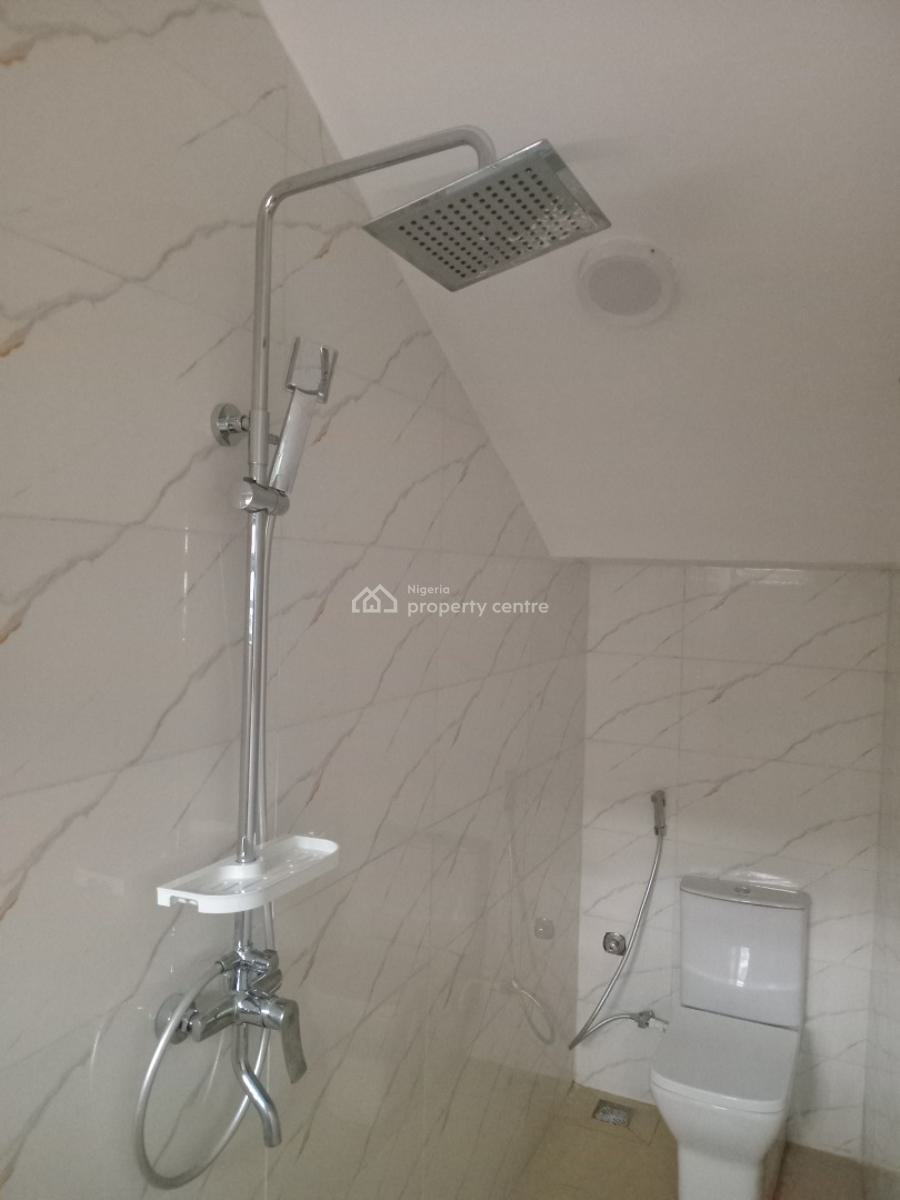 Texas 2 Bedroom Flat, By Third Mainland Bridge, Adekunle, Yaba, Lagos, Flat / Apartment for Rent