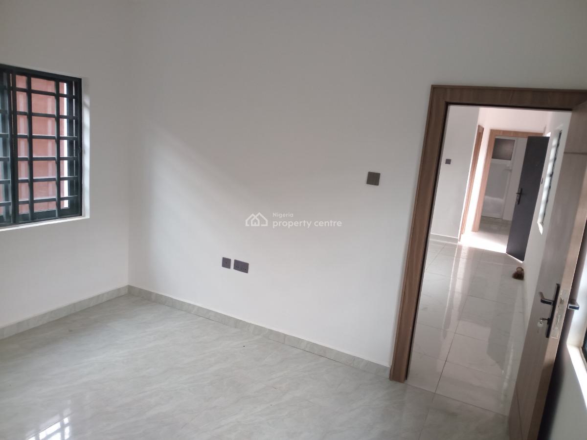 Texas 2 Bedroom Flat, By Third Mainland Bridge, Adekunle, Yaba, Lagos, Flat / Apartment for Rent