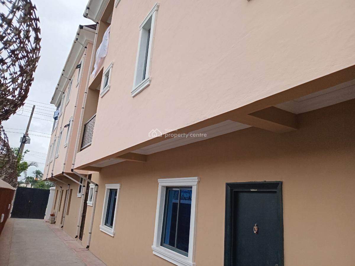 Texas 2 Bedroom Flat, By Third Mainland Bridge, Adekunle, Yaba, Lagos, Flat / Apartment for Rent