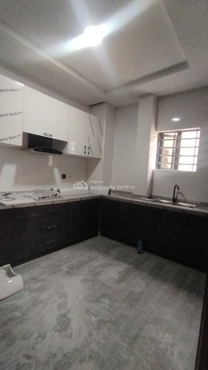 Spacious Massive Luxury 2 Bedroom Flat, Secure Estate Lekki Phase One, Lekki Phase 1, Lekki, Lagos, Flat / Apartment for Rent