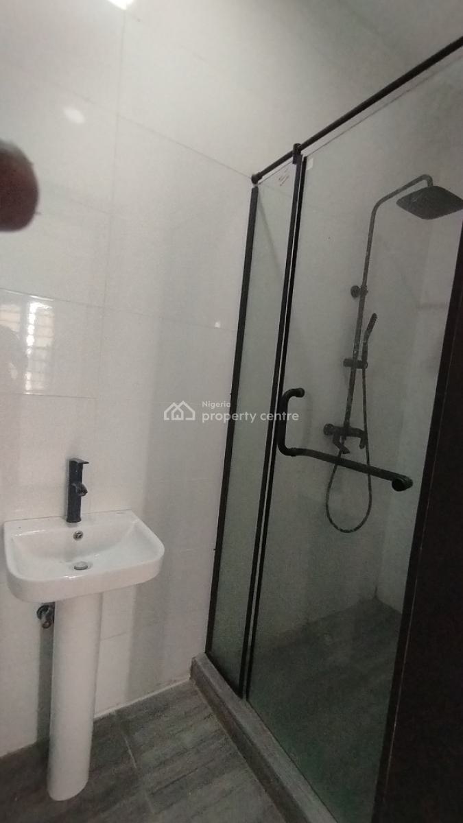 Spacious Massive Luxury 2 Bedroom Flat, Secure Estate Lekki Phase One, Lekki Phase 1, Lekki, Lagos, Flat / Apartment for Rent