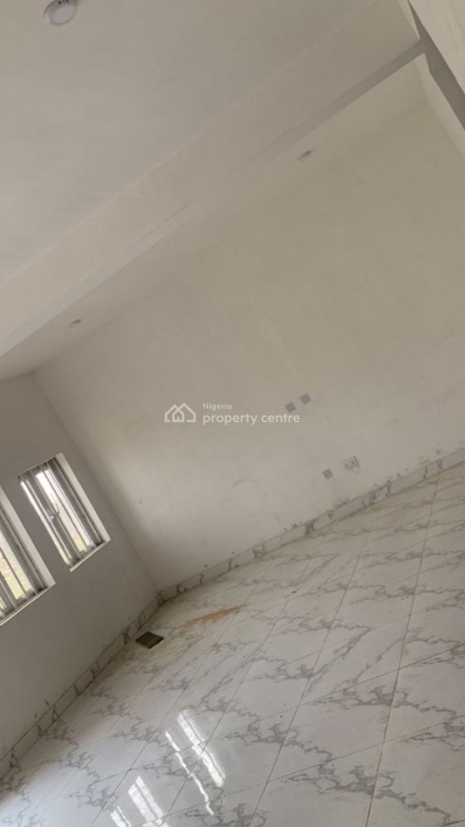 Stunning Spacious 3 Bedroom Apartment, Fashola Estate, Ibeshe, Ikorodu, Lagos, Flat / Apartment for Sale