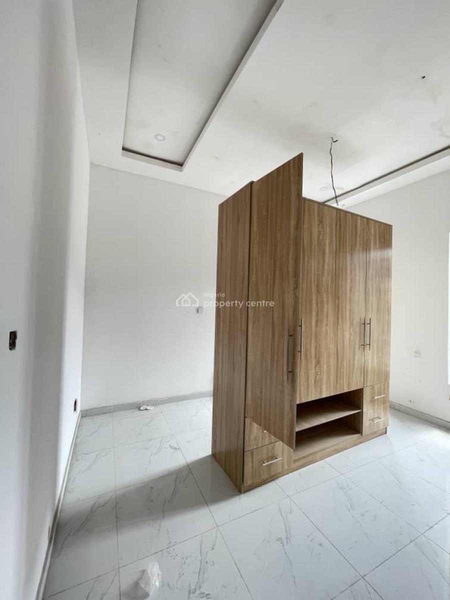 Eye Catchy 3 Bedroom Apartment in a Top Notch Location., Yaba, Lagos, House for Sale
