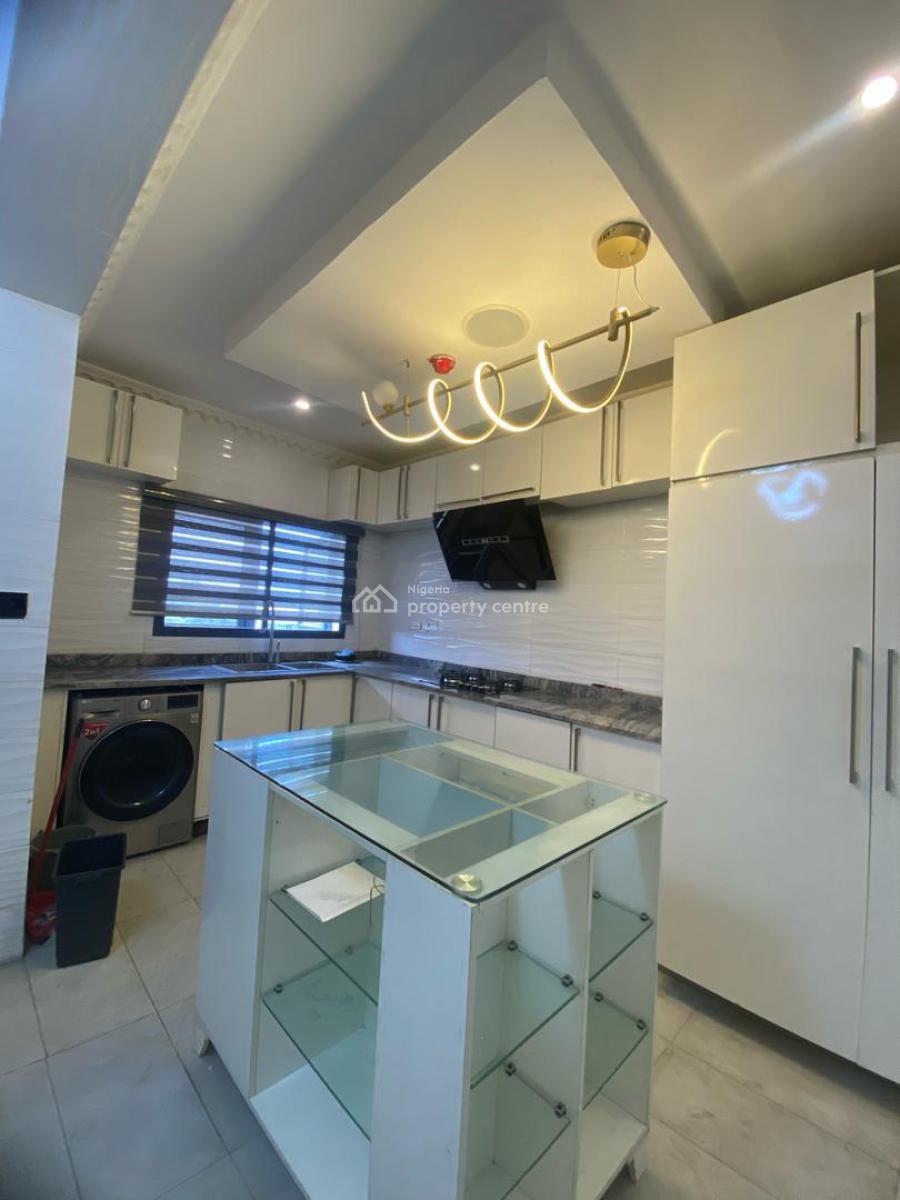 3 Spacious Bedrooms, Off Ahmadu Bello Way Access Through Louis Solomon Street, Victoria Island (vi), Lagos, Flat / Apartment for Rent