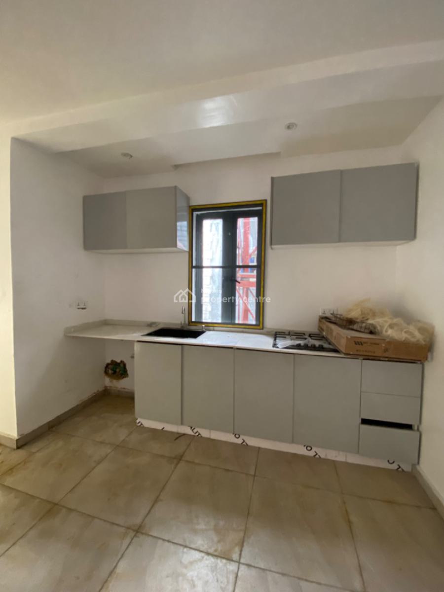 Nicely Built 2 Bedrooms Apartment, Lekki Phase 1, Lekki, Lagos, Flat / Apartment for Sale