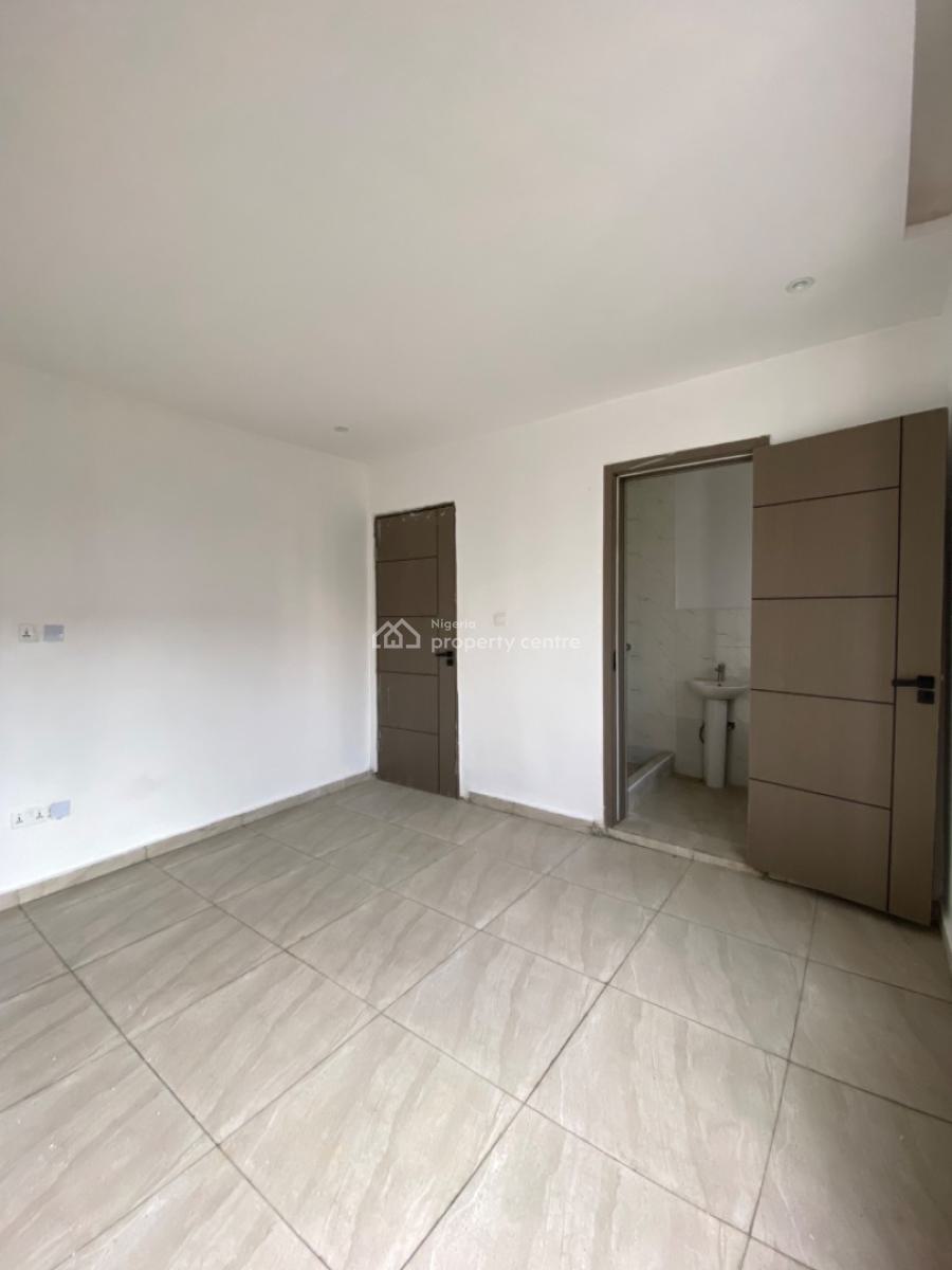 Nicely Built 2 Bedrooms Apartment, Lekki Phase 1, Lekki, Lagos, Flat / Apartment for Sale