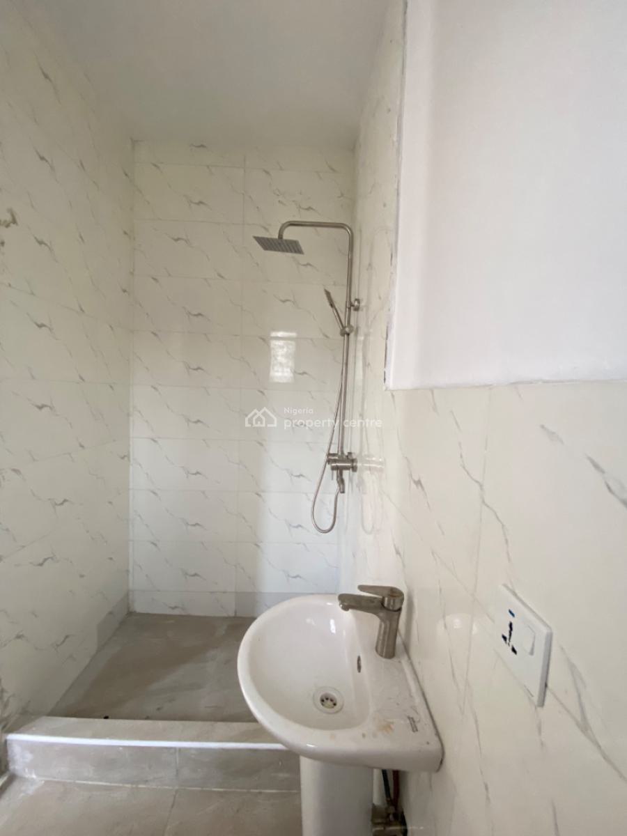 Nicely Built 2 Bedrooms Apartment, Lekki Phase 1, Lekki, Lagos, Flat / Apartment for Sale